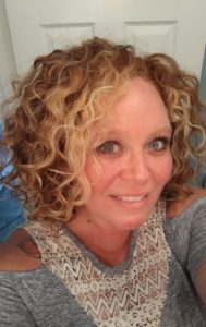 A happy client at Cala Renee Salon.